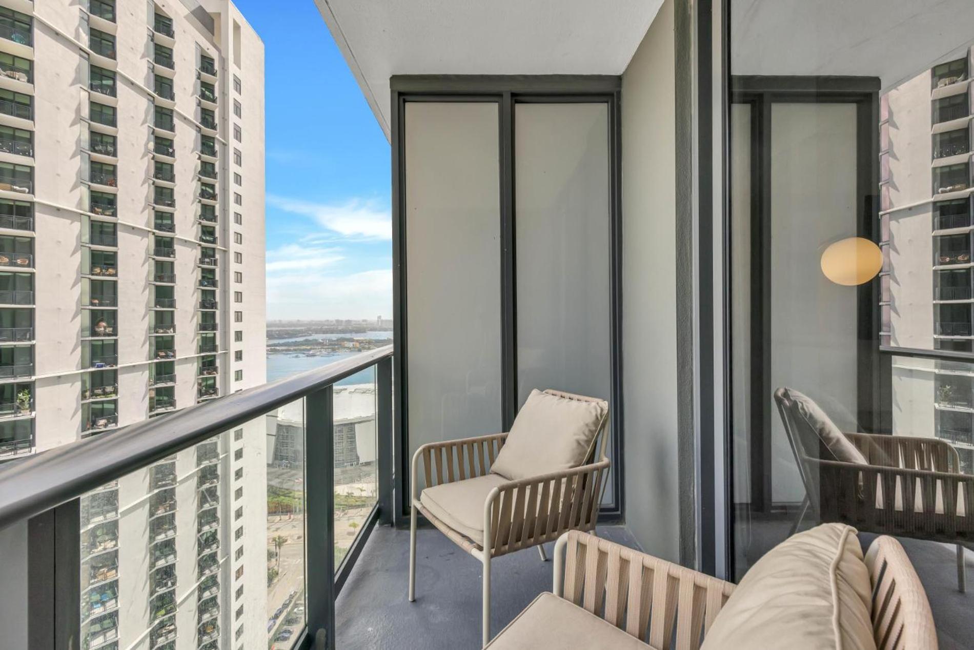 Incredible View Dwntwn Apartment